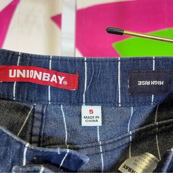 Union Bay, Stripes High Rise Shorty Shorts. Size 5. In excellent condition! - Picture 5 of 6